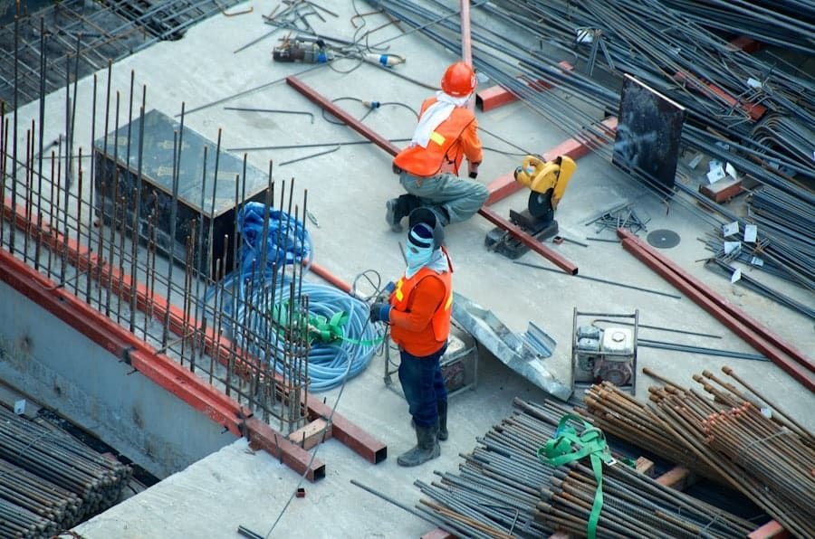 Técnicos trabajando en una obra